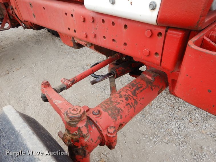 image for item DE2543 1974 International 966  tractor