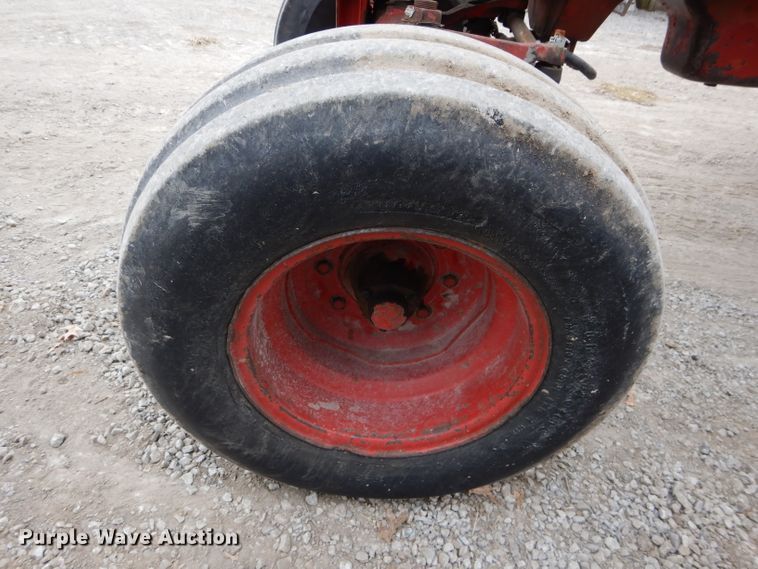 image for item DE2543 1974 International 966  tractor