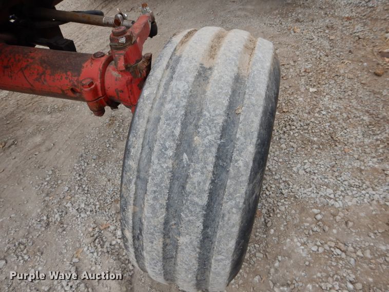 image for item DE2543 1974 International 966  tractor