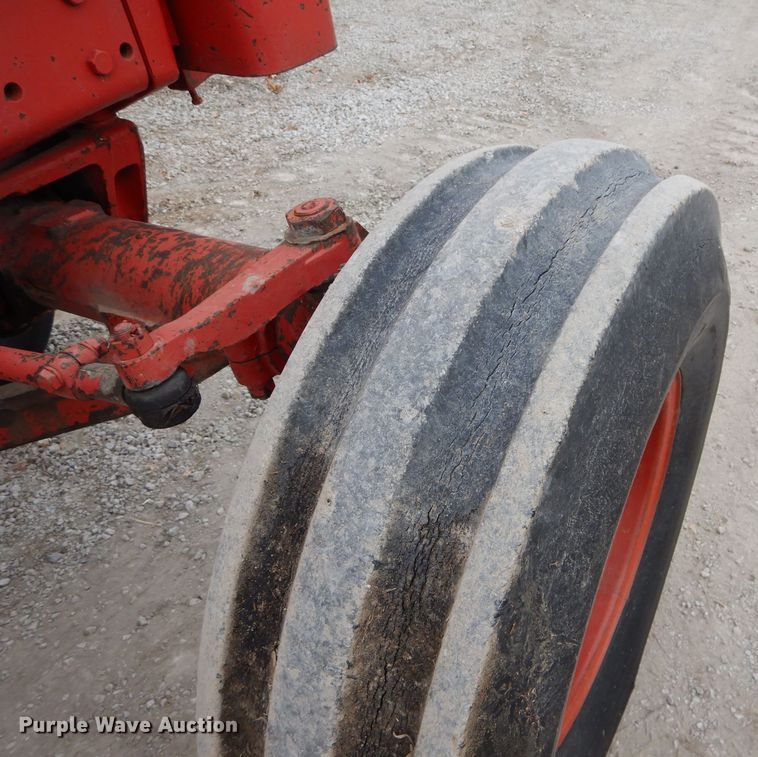 image for item DE2543 1974 International 966  tractor