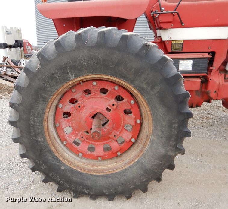 image for item DE2543 1974 International 966  tractor