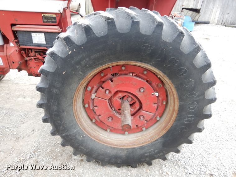 image for item DE2543 1974 International 966  tractor