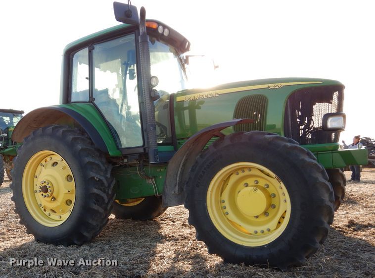 image for item DE2544 2006 John Deere 7420  MFWD tractor