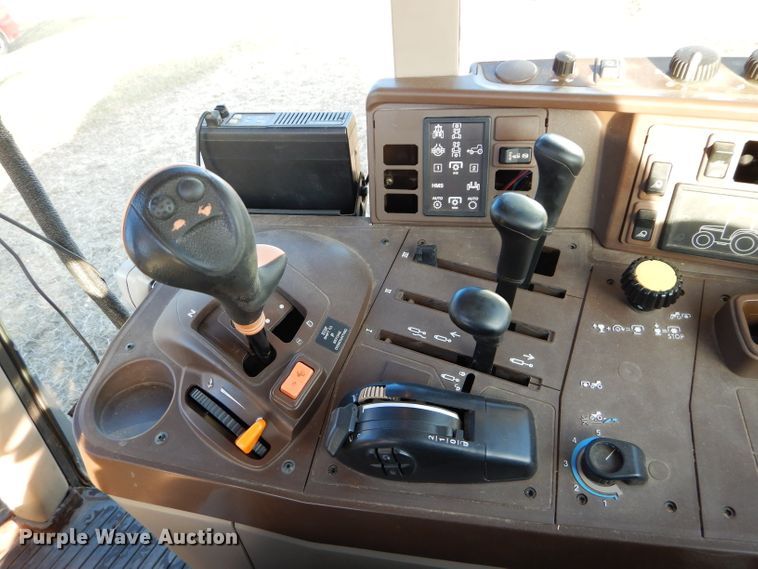 image for item DE2544 2006 John Deere 7420  MFWD tractor