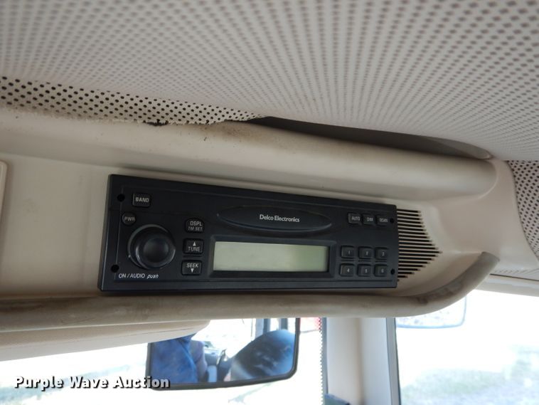 image for item DE2544 2006 John Deere 7420  MFWD tractor