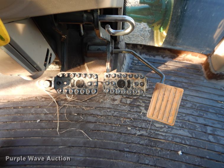 image for item DE2544 2006 John Deere 7420  MFWD tractor