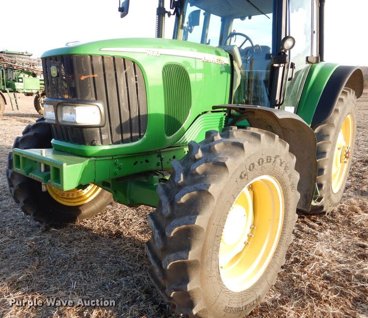 image for item DE2544 2006 John Deere 7420  MFWD tractor