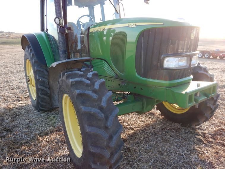 image for item DE2544 2006 John Deere 7420  MFWD tractor