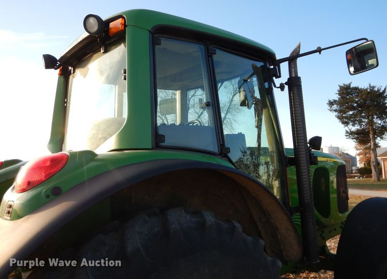 image for item DE2544 2006 John Deere 7420  MFWD tractor