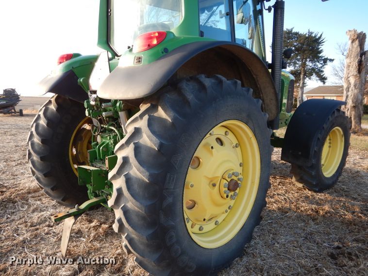 image for item DE2544 2006 John Deere 7420  MFWD tractor