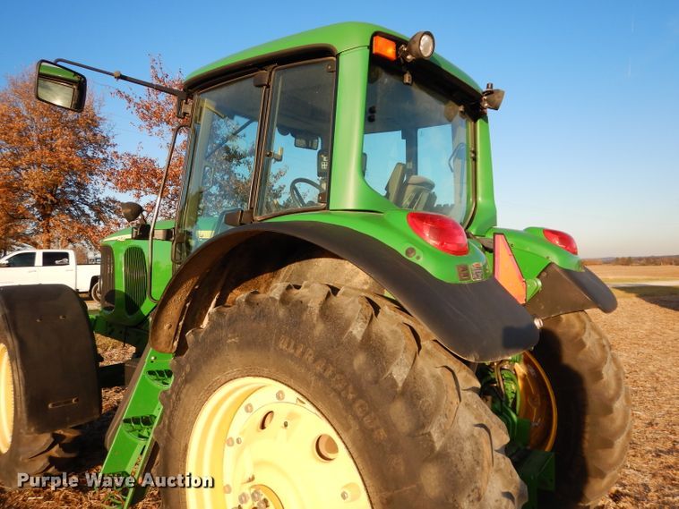 image for item DE2544 2006 John Deere 7420  MFWD tractor