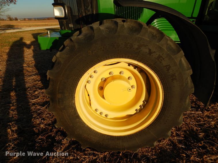 image for item DE2544 2006 John Deere 7420  MFWD tractor