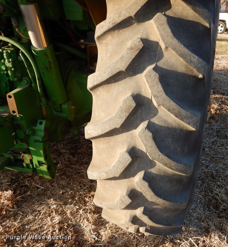 image for item DE2544 2006 John Deere 7420  MFWD tractor