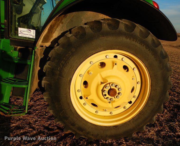 image for item DE2544 2006 John Deere 7420  MFWD tractor