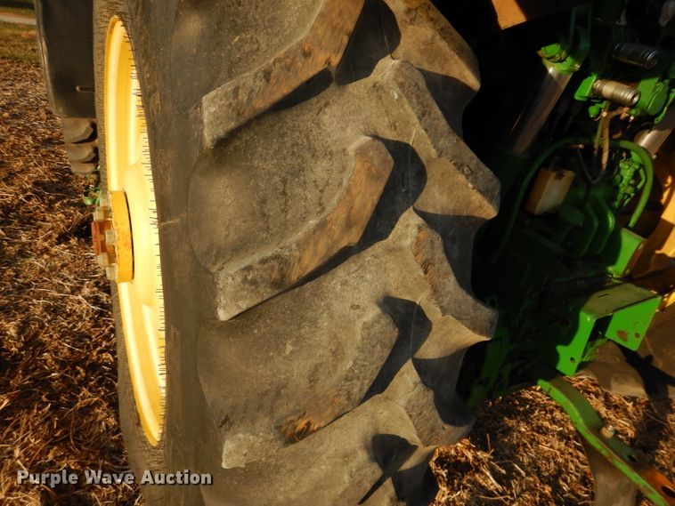 image for item DE2544 2006 John Deere 7420  MFWD tractor
