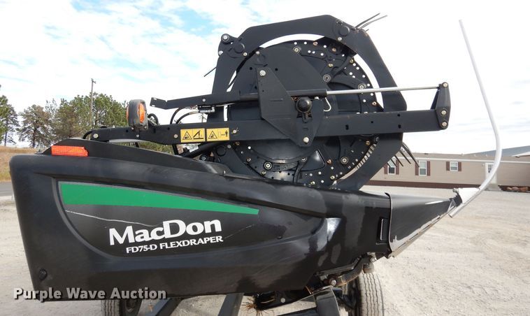 image for item DE2545 2015 MacDon FD75D flex draper head