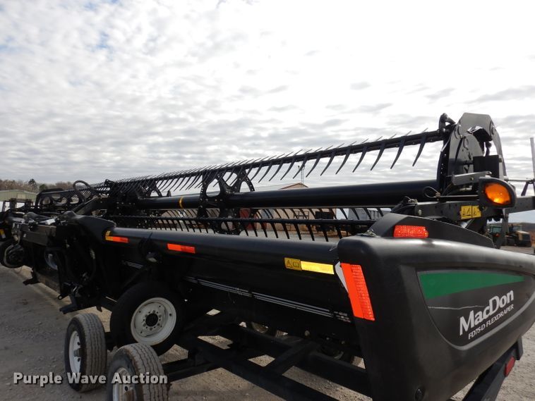 image for item DE2545 2015 MacDon FD75D flex draper head