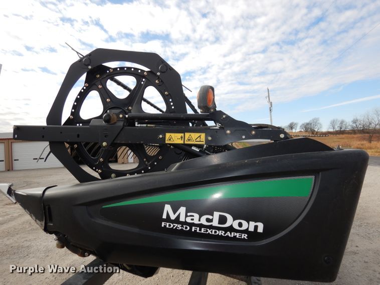 image for item DE2545 2015 MacDon FD75D flex draper head