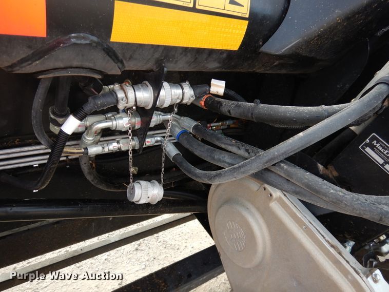 image for item DE2545 2015 MacDon FD75D flex draper head