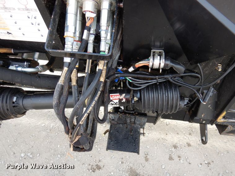 image for item DE2545 2015 MacDon FD75D flex draper head