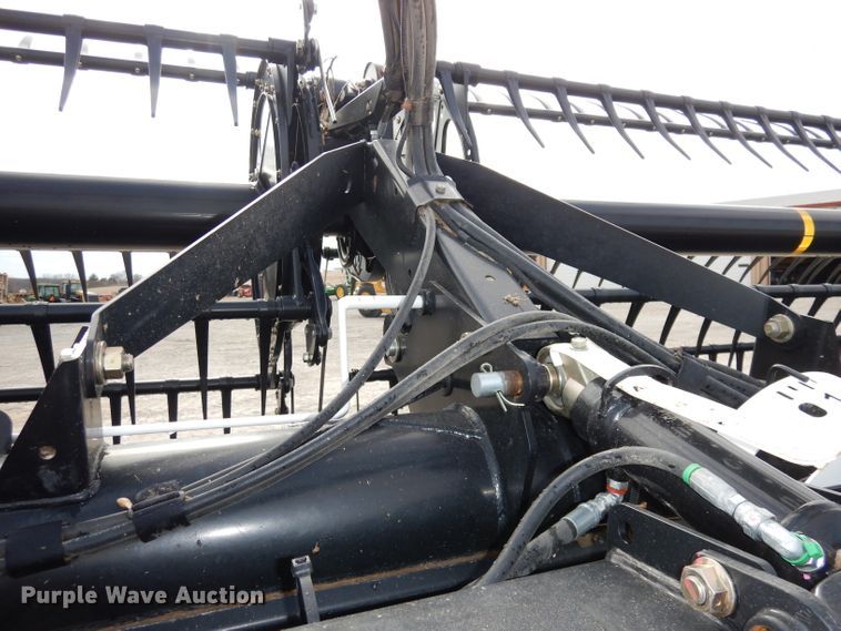 image for item DE2545 2015 MacDon FD75D flex draper head