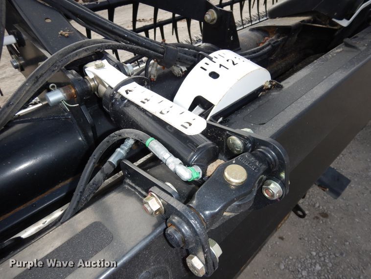 image for item DE2545 2015 MacDon FD75D flex draper head