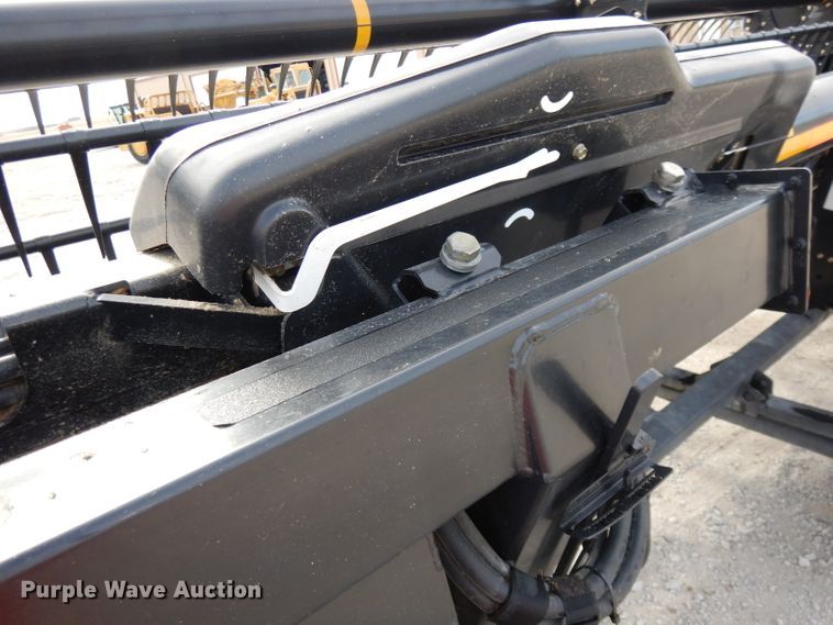 image for item DE2545 2015 MacDon FD75D flex draper head