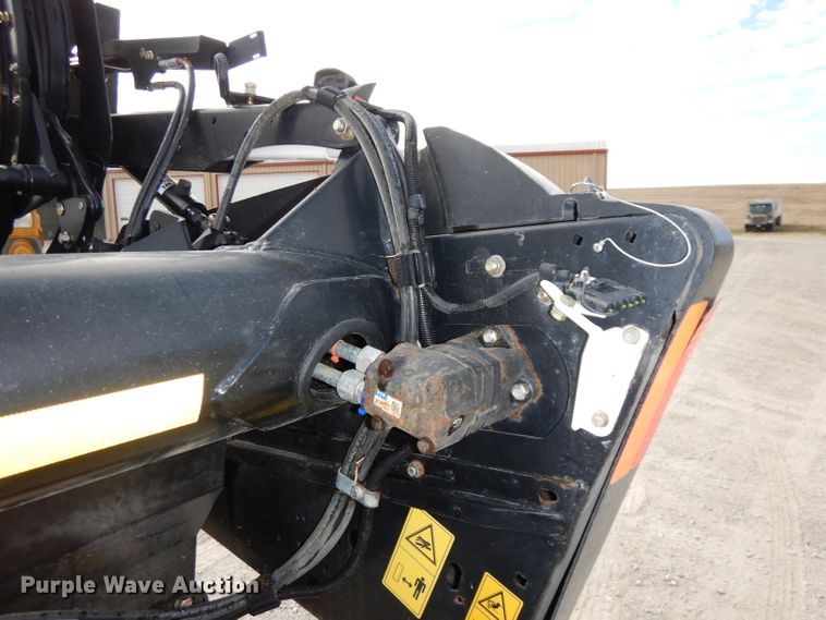 image for item DE2545 2015 MacDon FD75D flex draper head