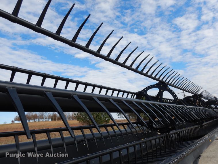 image for item DE2545 2015 MacDon FD75D flex draper head