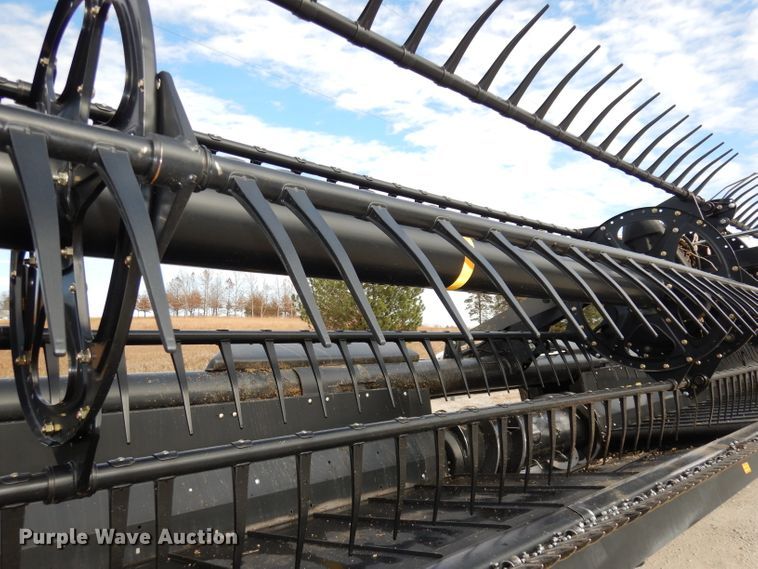 image for item DE2545 2015 MacDon FD75D flex draper head