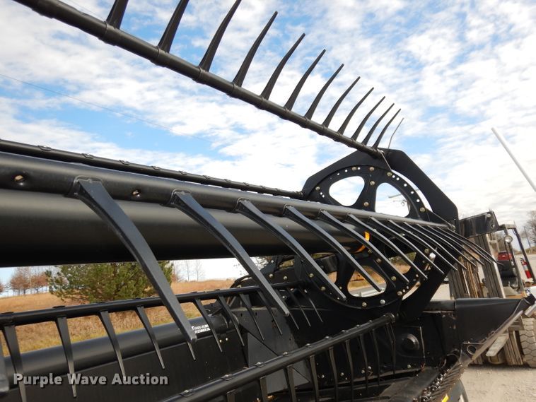 image for item DE2545 2015 MacDon FD75D flex draper head