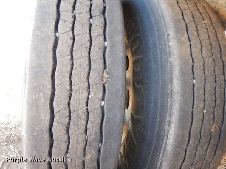 image for item DE2552 2005 Timpte Super Hopper double hopper bottom grain trailer