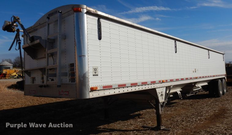 image for item DE2554 2007 Wilson DWM500 double hopper bottom grain trailer