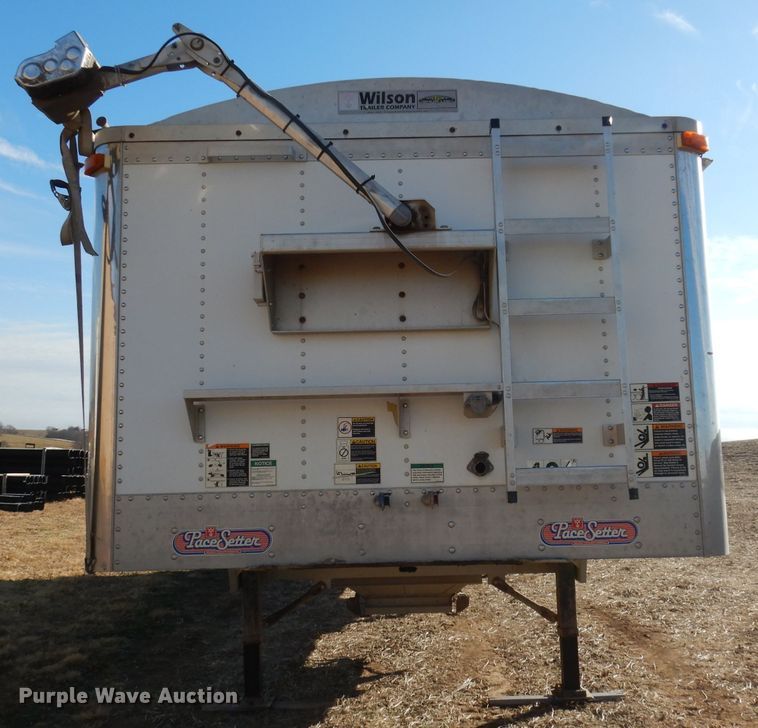 image for item DE2554 2007 Wilson DWM500 double hopper bottom grain trailer