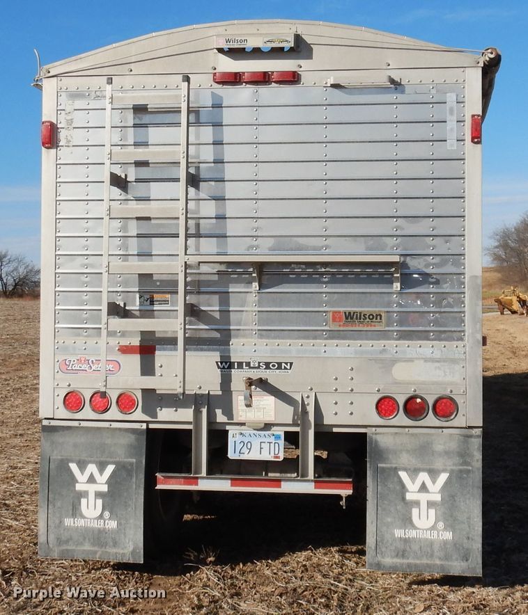 image for item DE2554 2007 Wilson DWM500 double hopper bottom grain trailer