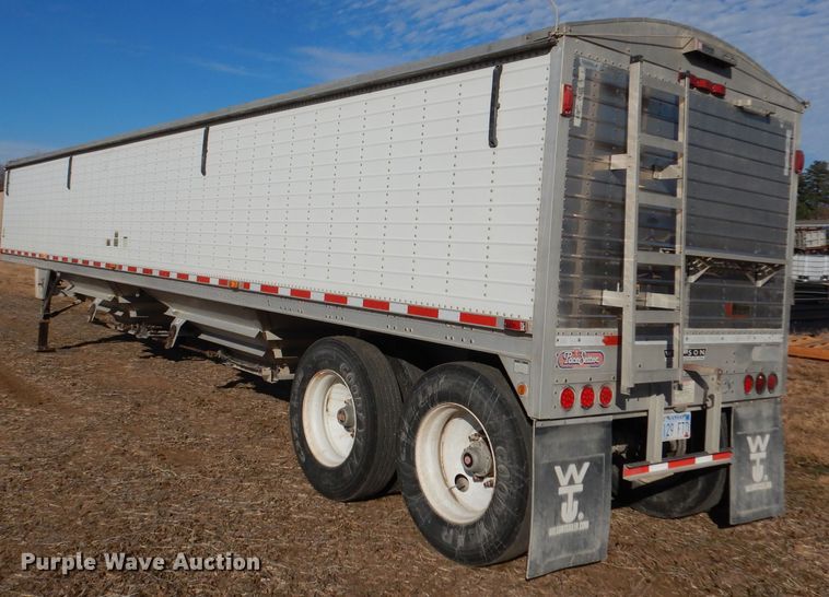 image for item DE2554 2007 Wilson DWM500 double hopper bottom grain trailer