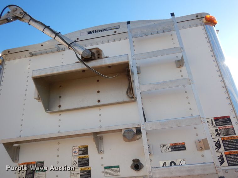 image for item DE2554 2007 Wilson DWM500 double hopper bottom grain trailer