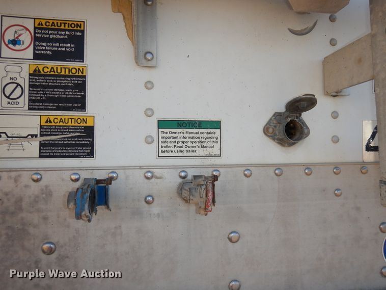 image for item DE2554 2007 Wilson DWM500 double hopper bottom grain trailer