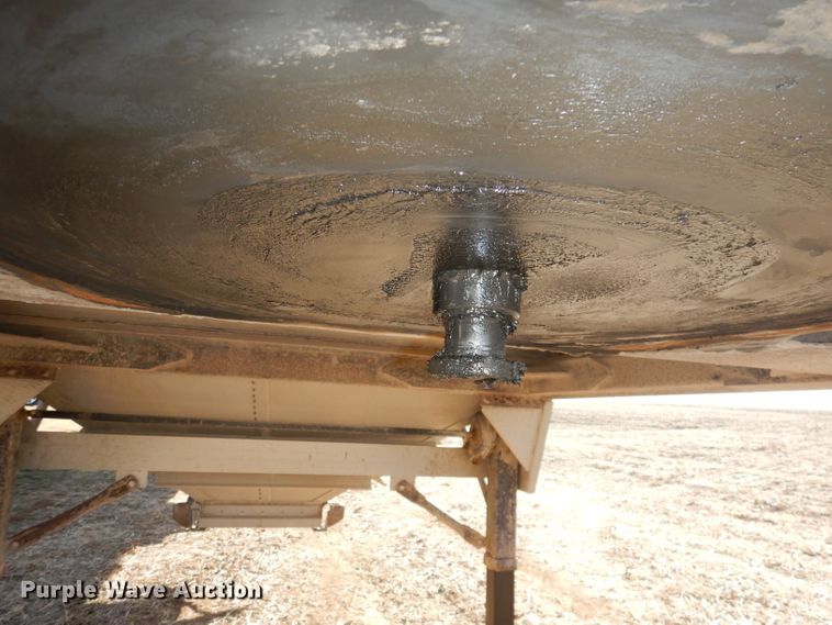 image for item DE2554 2007 Wilson DWM500 double hopper bottom grain trailer