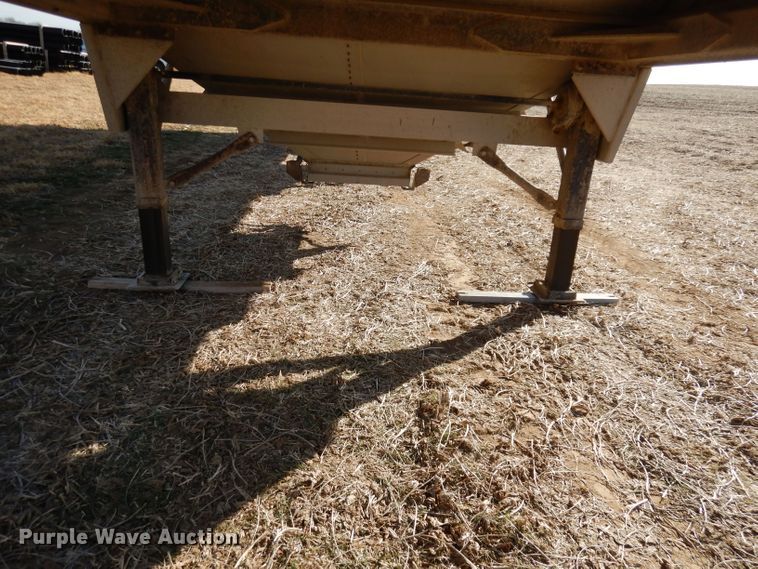 image for item DE2554 2007 Wilson DWM500 double hopper bottom grain trailer