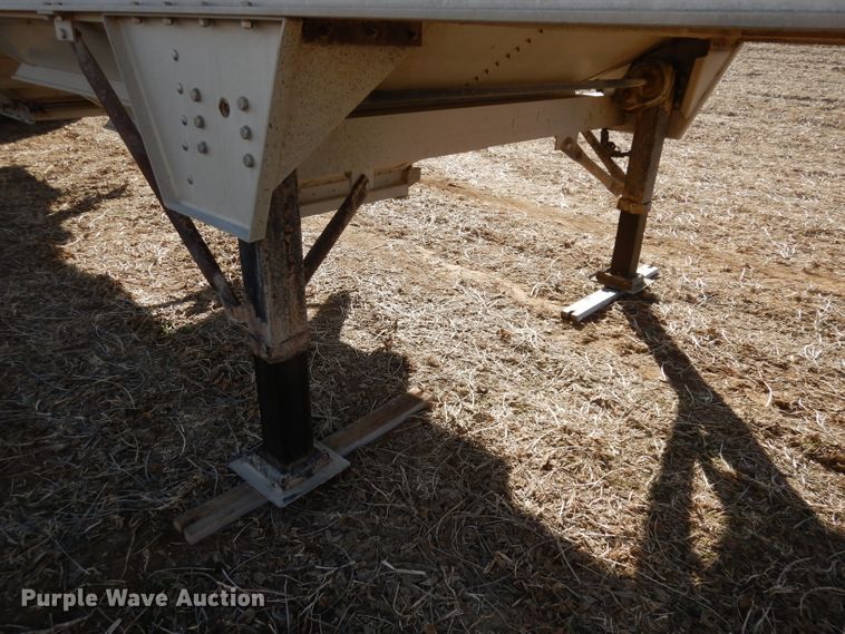 image for item DE2554 2007 Wilson DWM500 double hopper bottom grain trailer