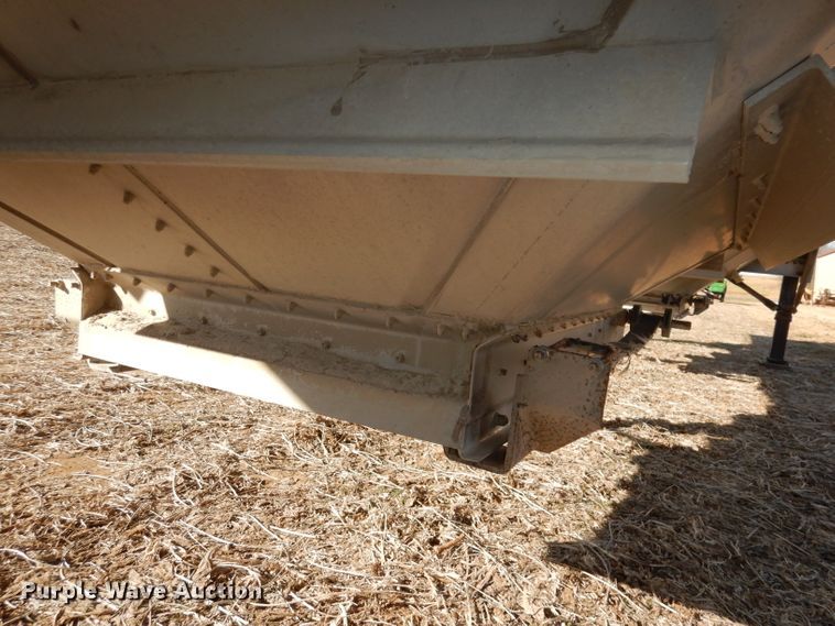 image for item DE2554 2007 Wilson DWM500 double hopper bottom grain trailer