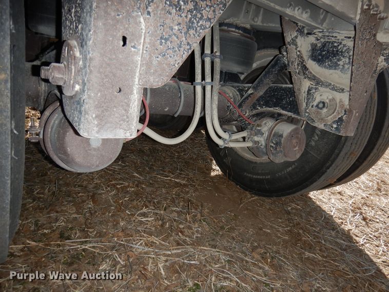 image for item DE2554 2007 Wilson DWM500 double hopper bottom grain trailer