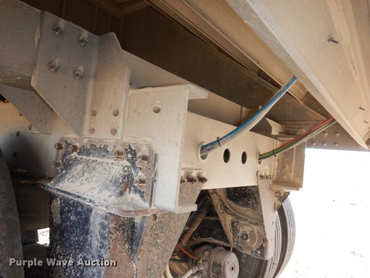 image for item DE2554 2007 Wilson DWM500 double hopper bottom grain trailer