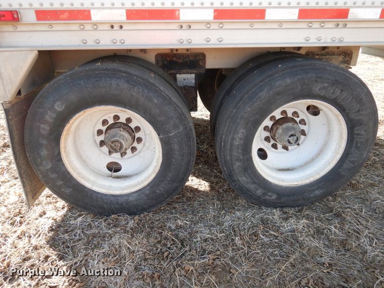 image for item DE2554 2007 Wilson DWM500 double hopper bottom grain trailer