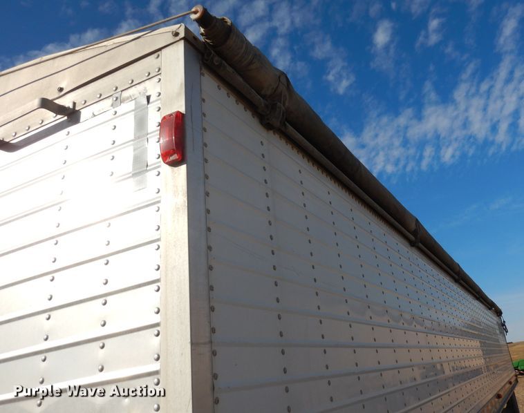 image for item DE2554 2007 Wilson DWM500 double hopper bottom grain trailer
