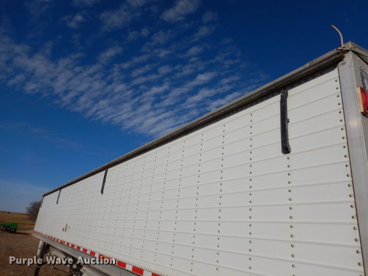 image for item DE2554 2007 Wilson DWM500 double hopper bottom grain trailer