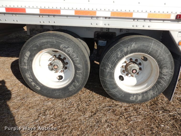 image for item DE2554 2007 Wilson DWM500 double hopper bottom grain trailer
