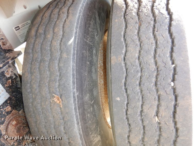 image for item DE2554 2007 Wilson DWM500 double hopper bottom grain trailer