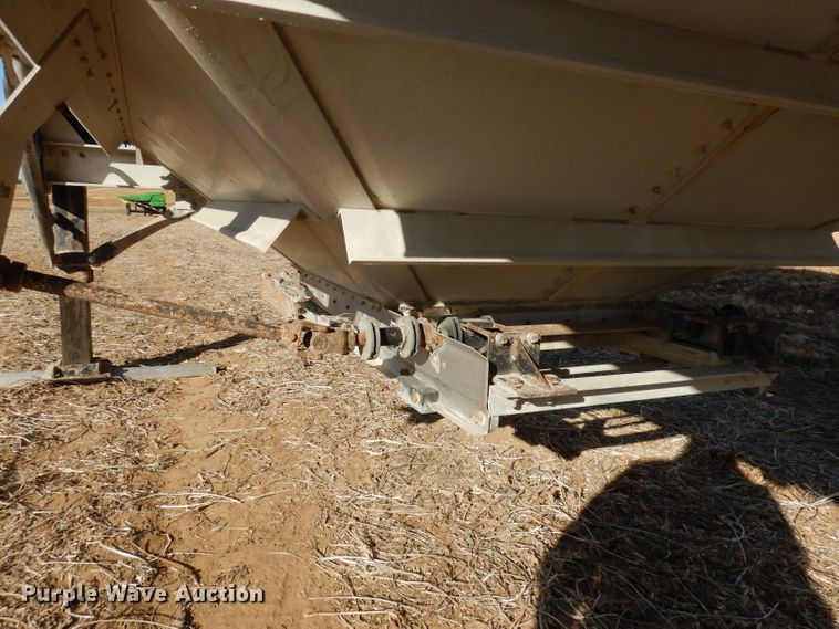 image for item DE2554 2007 Wilson DWM500 double hopper bottom grain trailer